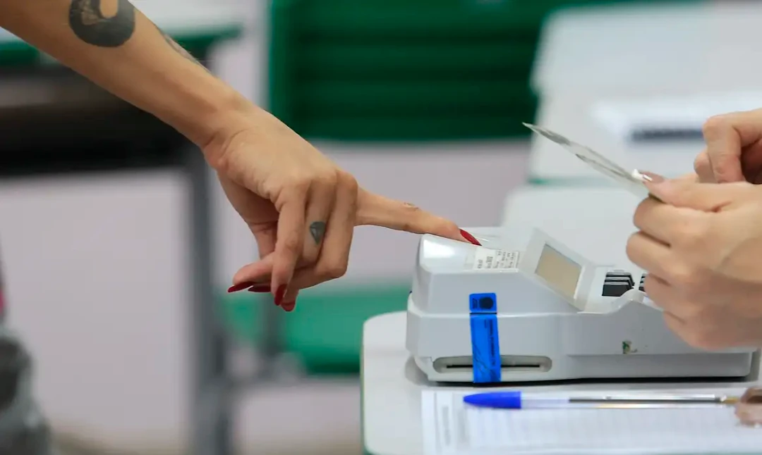 Ministros do Tribunal Superior Eleitoral reunidos em sessão fechada